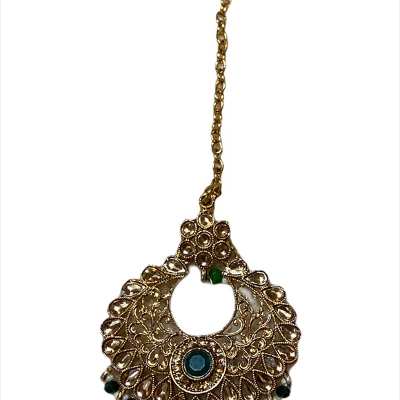 Fascinating Gold Plated Kundan Choker Necklace Set - Picture 2 of 4